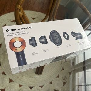 Dyson Supersonic hairdryer + attachments NEW